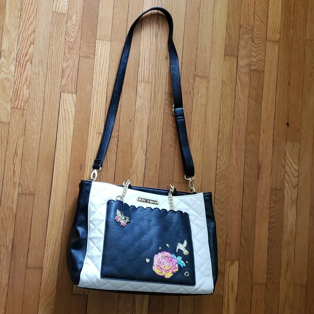 Large Betsey Johnson Bag Convertible  NWOT - Picture 2 of 8